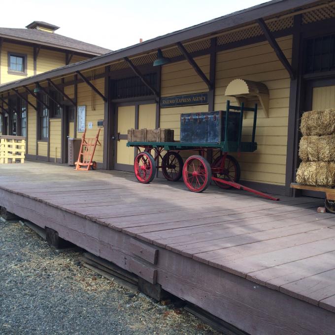 加利福尼亚州圣塔克拉里塔历史悠久的索格斯火车站