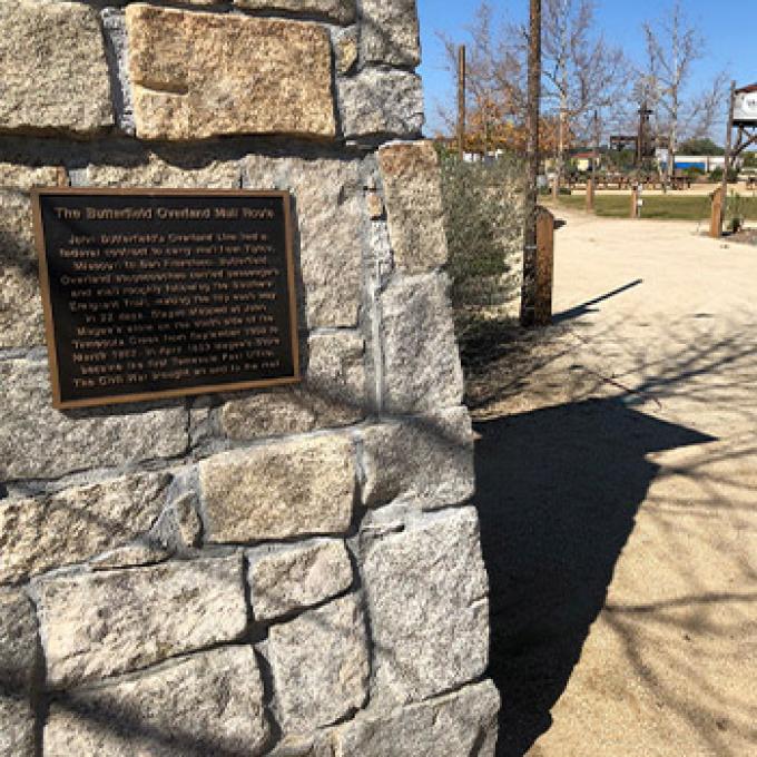 加利福尼亚州蒂梅丘拉，纪念 Butterfield Overland Mail Route 邮递之路的一块牌匾