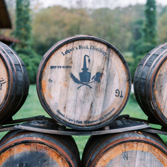 田纳西州富兰克林 Leiper's Fork Distillery 酿酒厂的酒桶 田纳西州富兰克林 Leiper's Fork Distillery 酿酒厂的酒桶