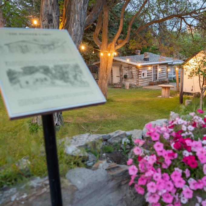 蒙大拿州海伦娜开拓者小屋遗迹夜景