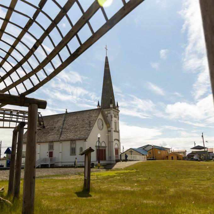 Anvil City Square 广场上展示的爱斯基摩皮筏 Anvil City Square 广场上展示的爱斯基摩皮筏