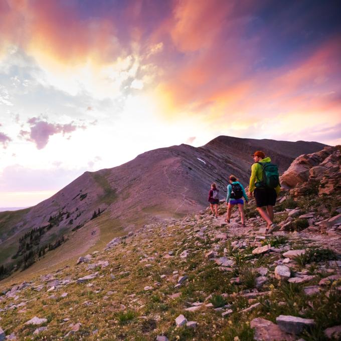 在蒙大拿州博兹曼附近的布里奇尔山脉 (Bridger Mountains) 徒步旅行 在蒙大拿州博兹曼附近的布里奇尔山脉 (Bridger Mountains) 徒步旅行