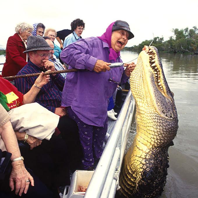 传奇导游 Annie Miller 带领旅行团穿过路易斯安那州霍马附近的黑湖大道