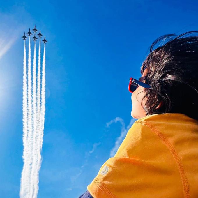 在加利福尼亚州兰乔科尔多瓦观看加州首府航空展 在加利福尼亚州兰乔科尔多瓦观看加州首府航空展