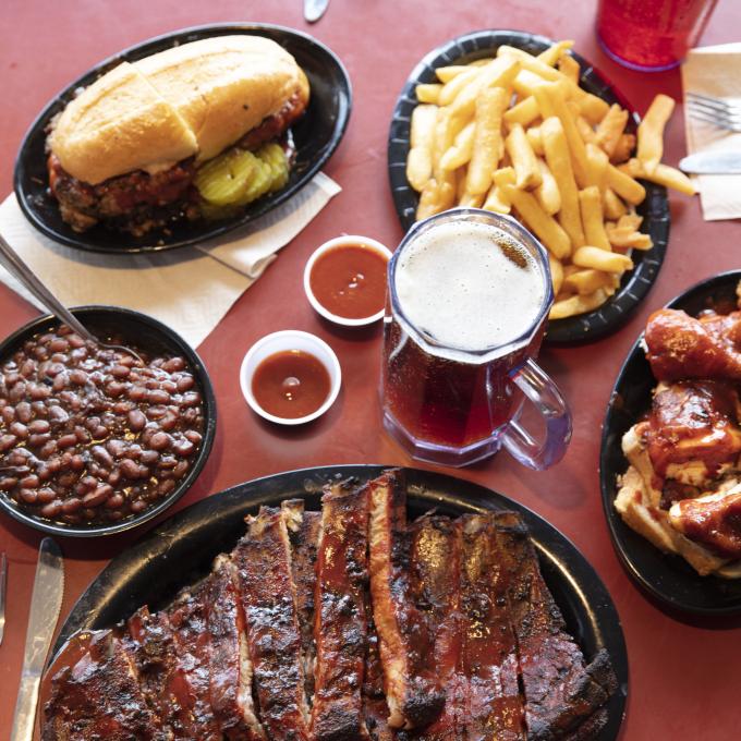 堪萨斯城市中心的 Gates Bar-B-Q 烧烤店