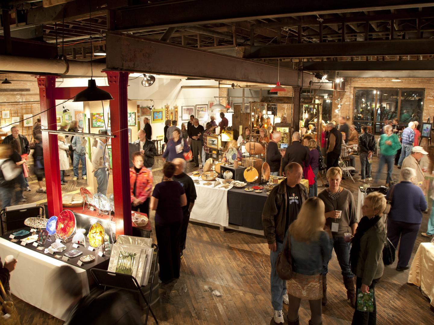 春季艺术活动上人山人海 春季艺术活动上人山人海