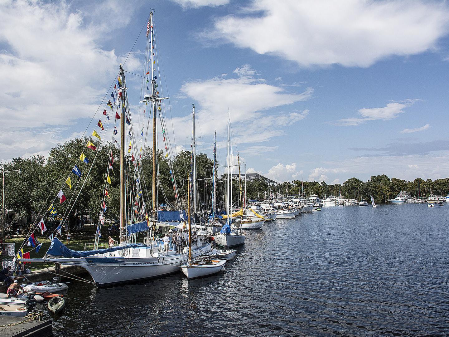 麦迪逊维尔木船节上的出色典范 麦迪逊维尔木船节上的出色典范