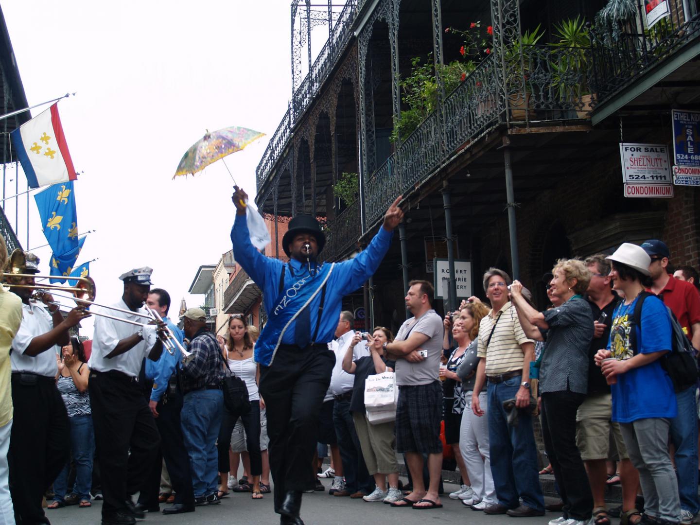 法国区音乐节二线活动期间的现场街头音乐表演 法国区音乐节二线活动期间的现场街头音乐表演