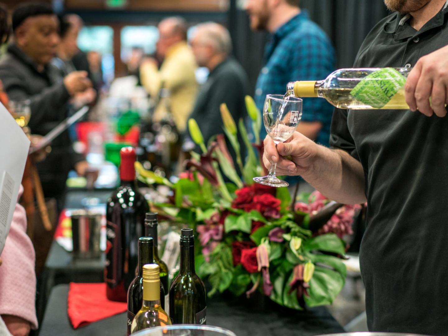 波弗蒂湾葡萄酒节上的美酒 波弗蒂湾葡萄酒节上的美酒