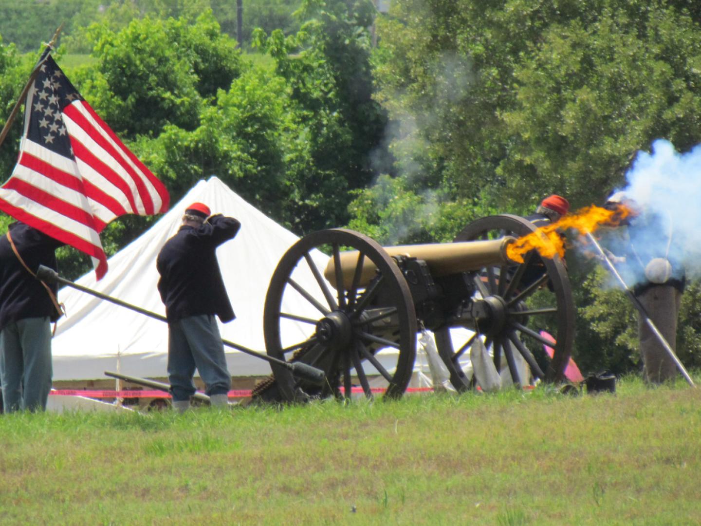 美国内战历史重现活动中身着军装的表演者 美国内战历史重现活动中身着军装的表演者