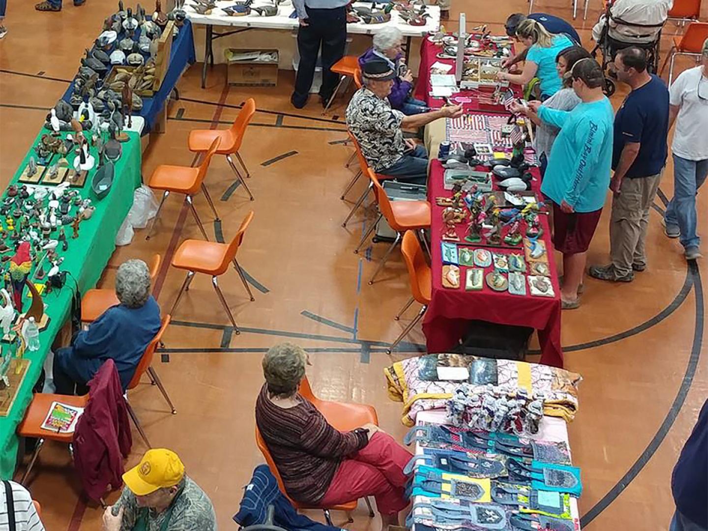 凯金传统文化节上琳琅满目的摊位 凯金传统文化节上琳琅满目的摊位