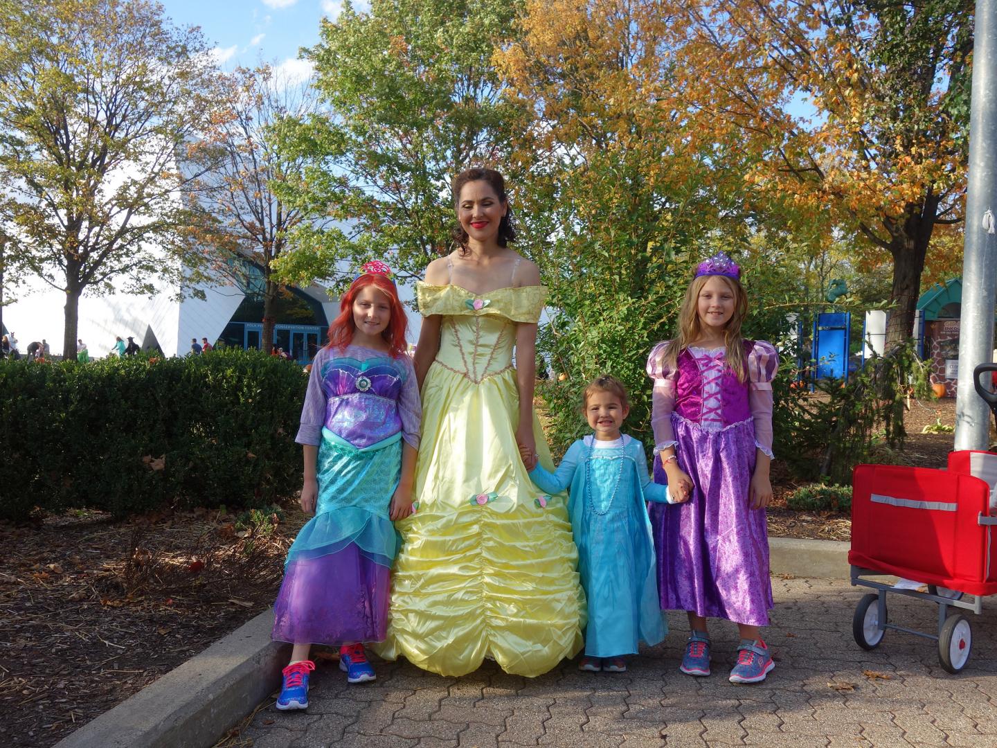 底特律动物园捉迷藏活动期间的万圣节装扮