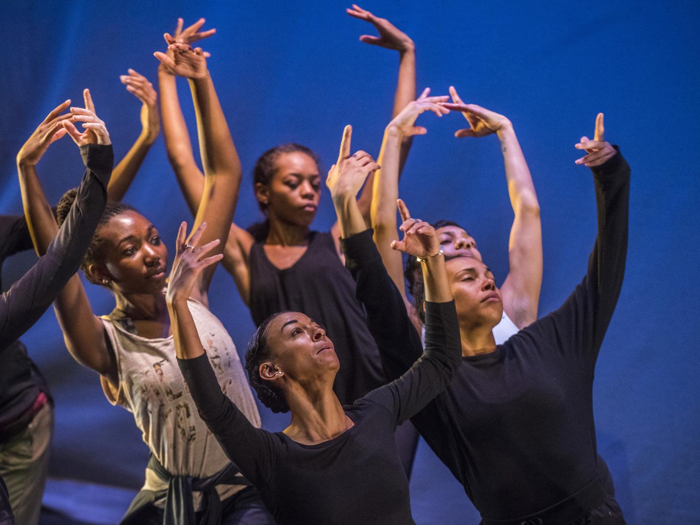 科罗拉多州丹佛艺术周上的舞蹈表演 科罗拉多州丹佛艺术周上的舞蹈表演