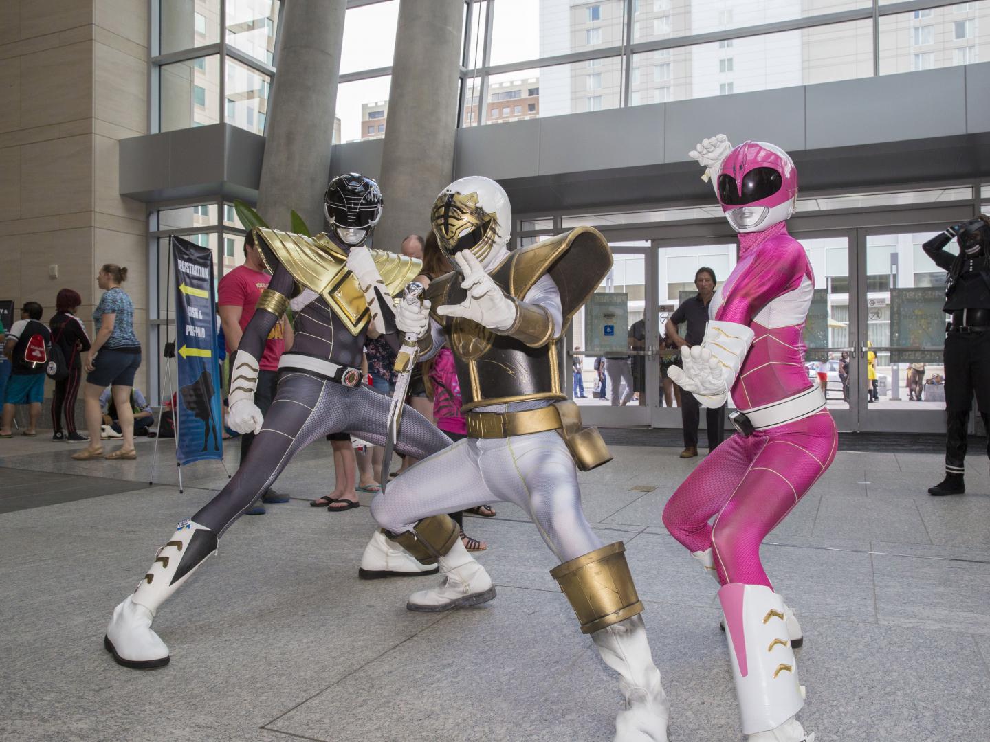 盛装出席罗利 GalaxyCon 动漫展的参与者 盛装出席罗利 GalaxyCon 动漫展的参与者