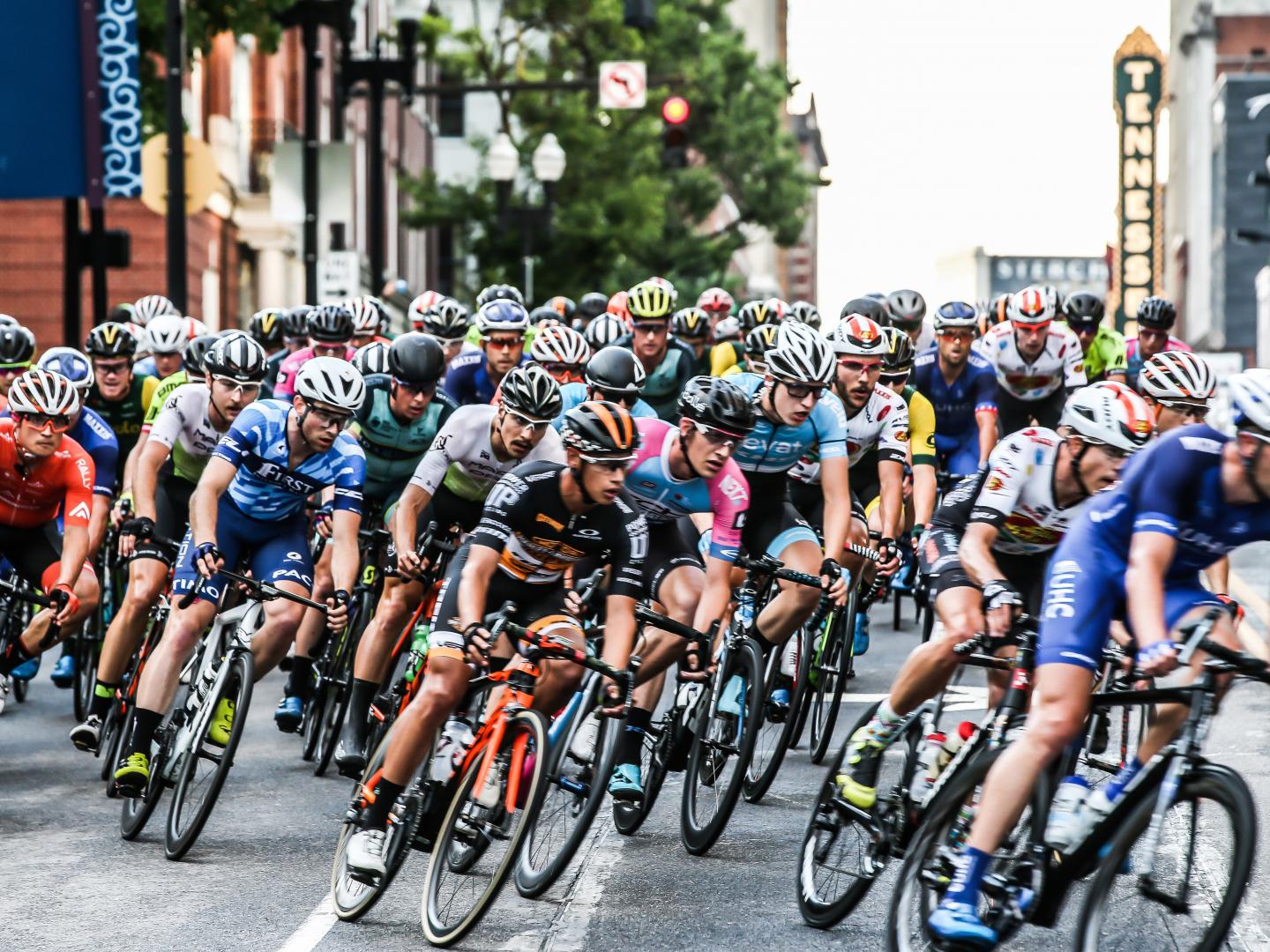 田纳西州诺克斯维尔美国职业公路自行车赛全国锦标赛上的参赛选手 田纳西州诺克斯维尔美国职业公路自行车赛全国锦标赛上的参赛选手