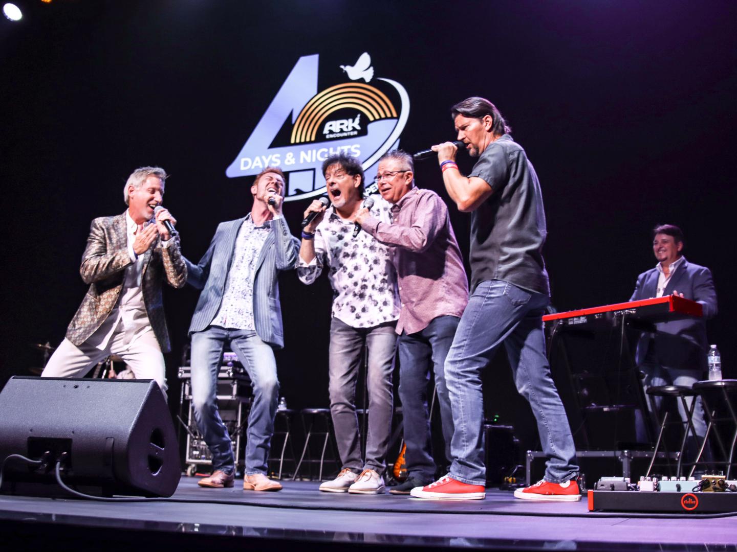 众多歌手在于肯塔基州 Ark Encounter 主题公园举办的 40 Days and 40 Nights of Gospel Music 音乐节上一展歌喉 众多歌手在于肯塔基州 Ark Encounter 主题公园举办的 40 Days and 40 Nights of Gospel Music 音乐节上一展歌喉