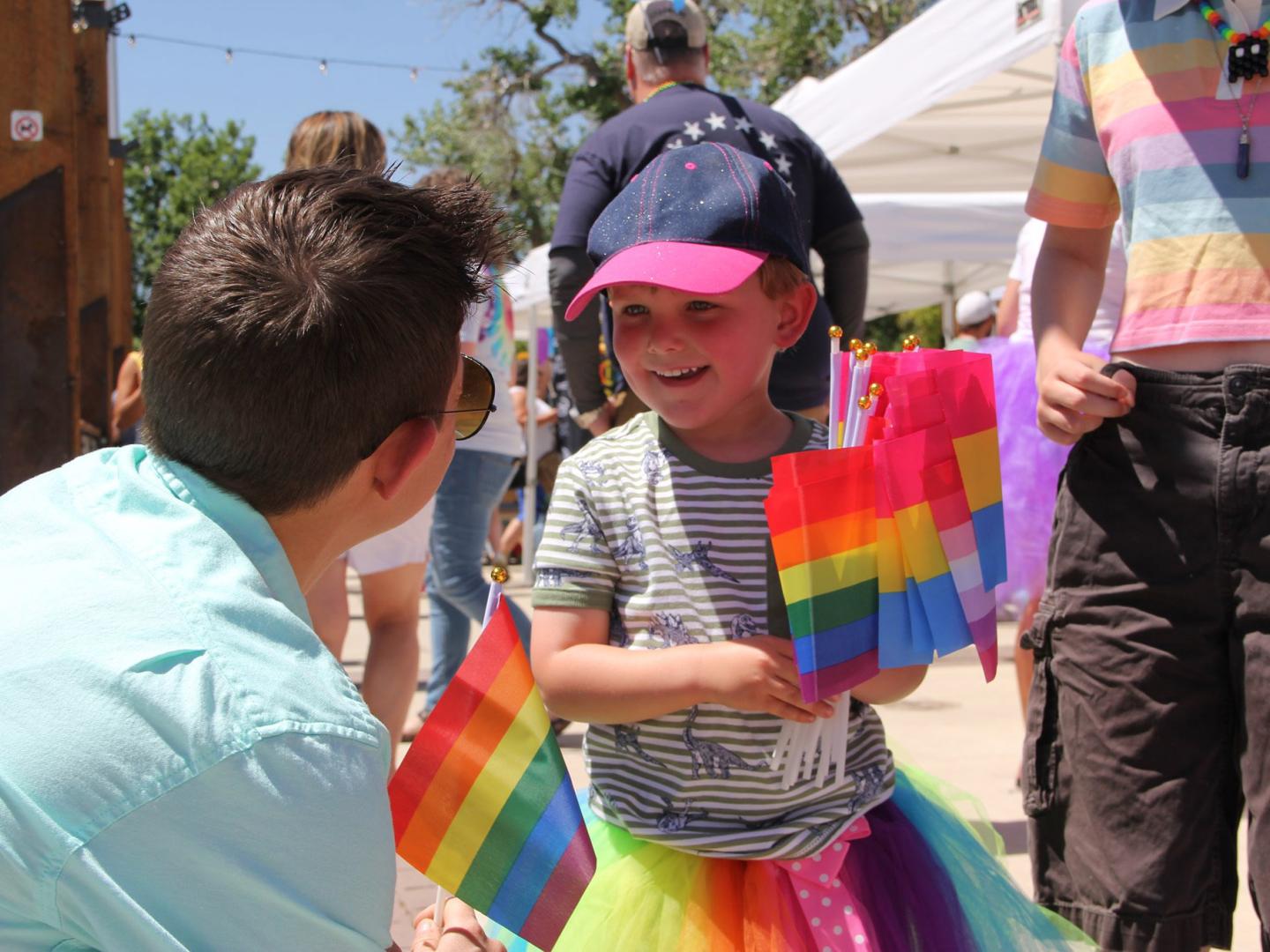 参加怀俄明州的 Casper Pride 活动 参加怀俄明州的 Casper Pride 活动