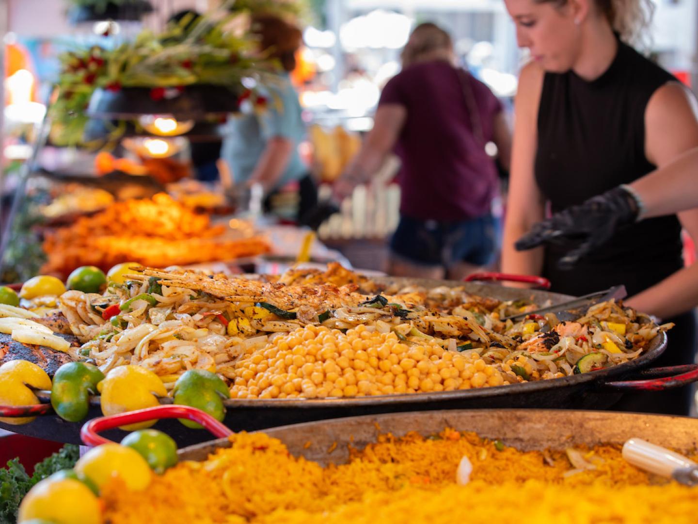 在南卡罗来纳州美特尔海滩的利特尔里弗蓝蟹节上,尽享海鲜盛宴 在南卡罗来纳州美特尔海滩的利特尔里弗蓝蟹节上,尽享海鲜盛宴