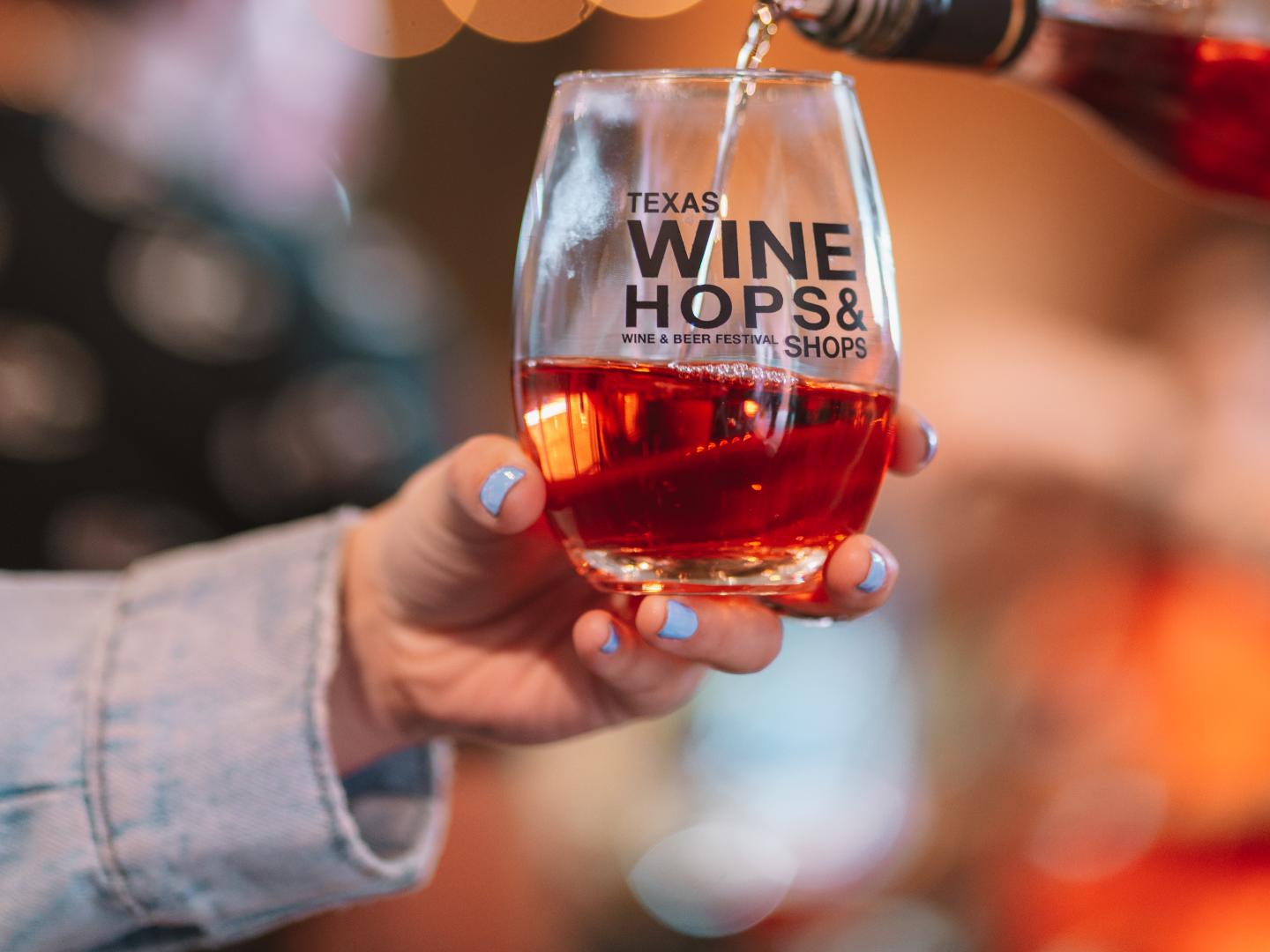 德克萨斯州卢伯克的 Texas Wine, Hops & Shops 德克萨斯州葡萄酒和啤酒节纪念酒杯 德克萨斯州卢伯克的 Texas Wine, Hops & Shops 德克萨斯州葡萄酒和啤酒节纪念酒杯