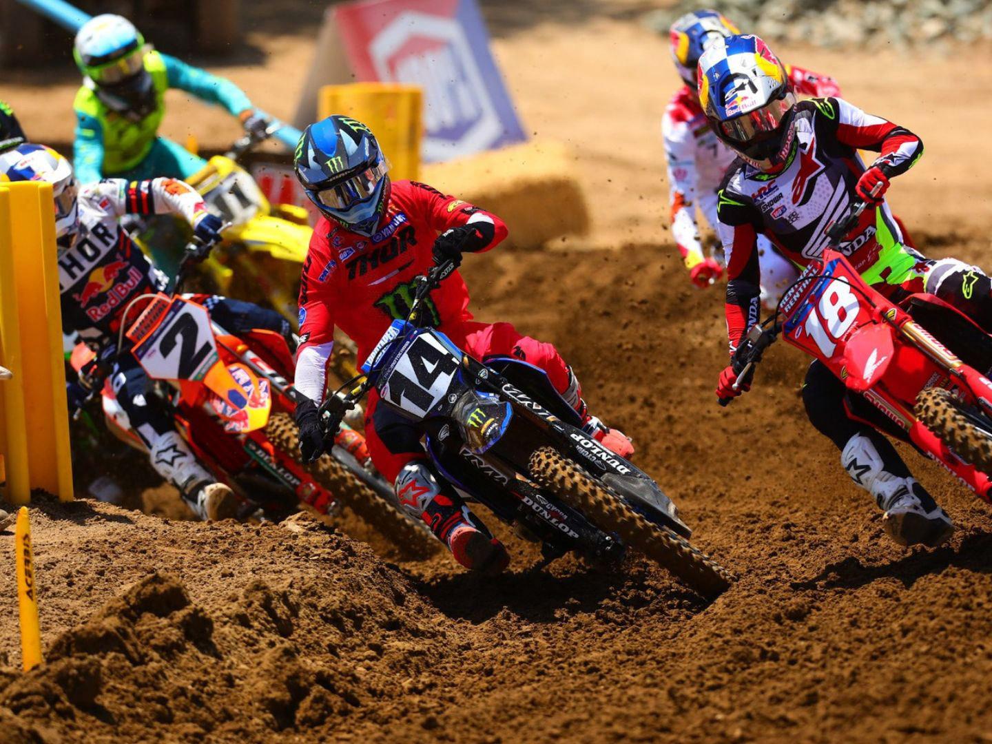 加利福尼亚州兰乔科尔多瓦 Hangtown Motocross Classic 摩托车越野赛的参赛选手 加利福尼亚州兰乔科尔多瓦 Hangtown Motocross Classic 摩托车越野赛的参赛选手