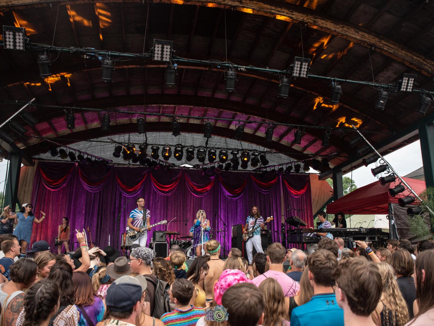 纽约州伊萨卡的手指湖草根音乐舞蹈节