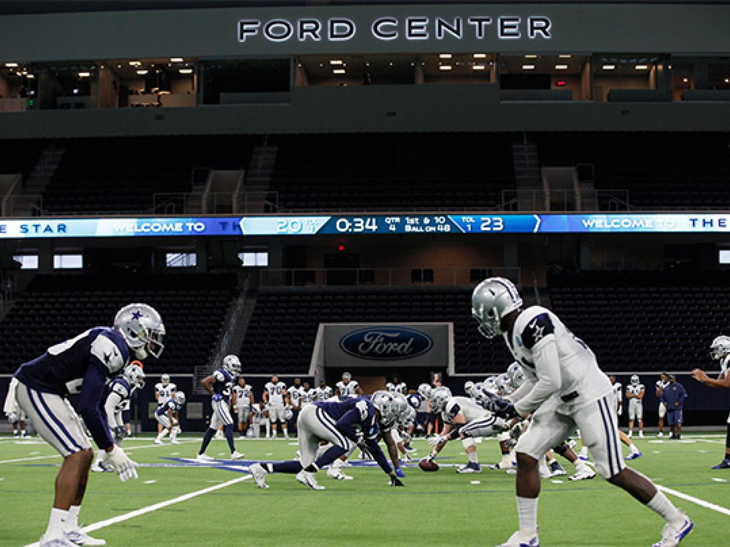 达拉斯牛仔队在德克萨斯州弗里斯科的“星区”训练