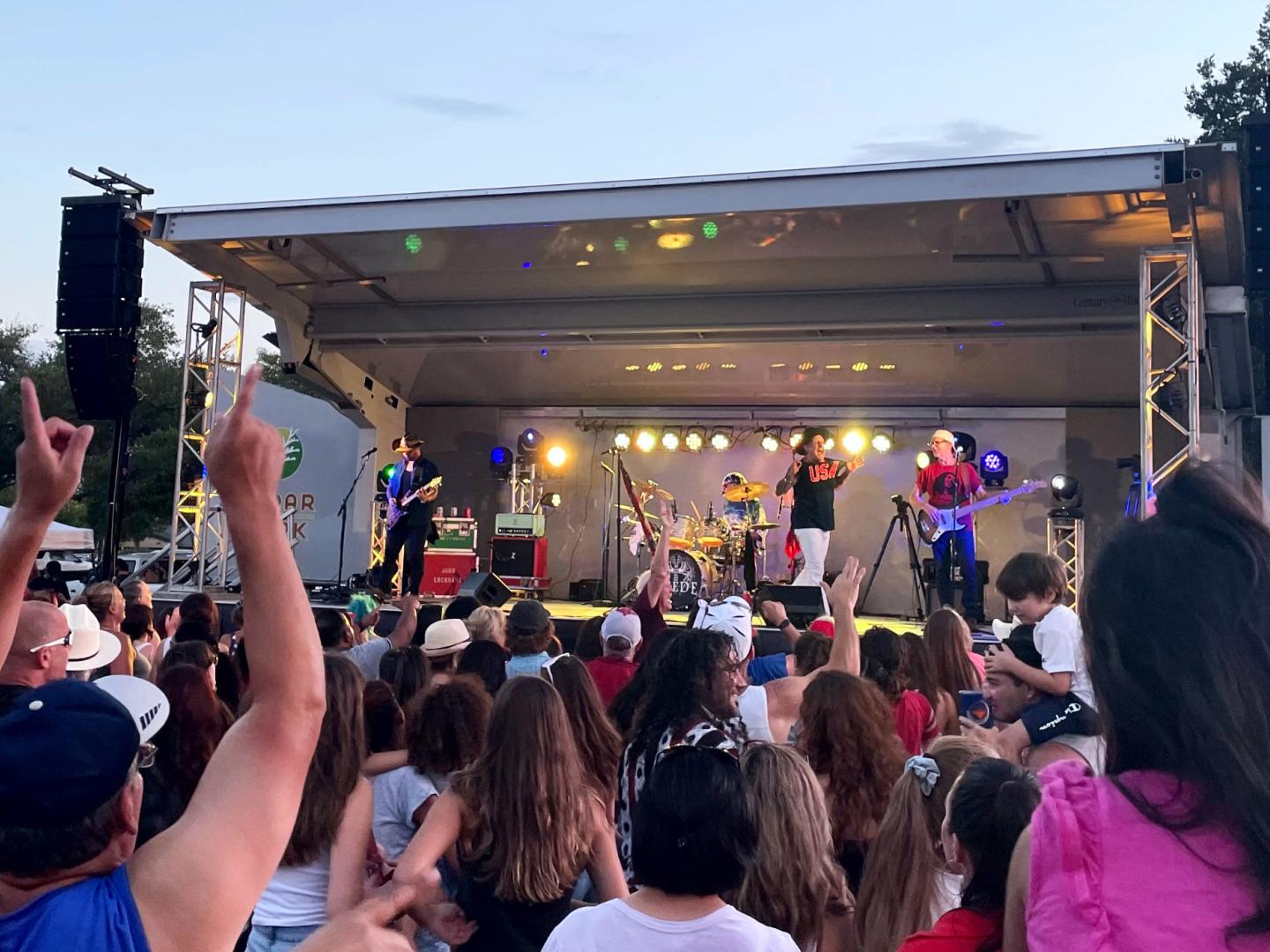 德克萨斯州锡达帕克市每年 7 月 4 日独立日庆典期间举办的现场音乐会