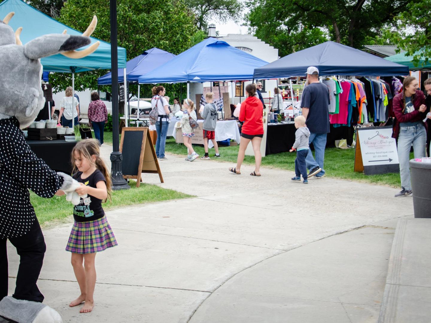 在怀俄明州道格拉斯举行的鹿角兔节 (Jackalope Days) 庆祝活动