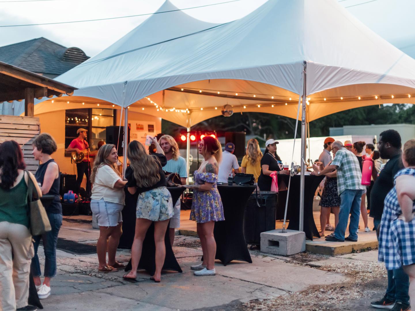 路易斯安那州巴吞鲁日的 White Light Night 艺术节 路易斯安那州巴吞鲁日的 White Light Night 艺术节