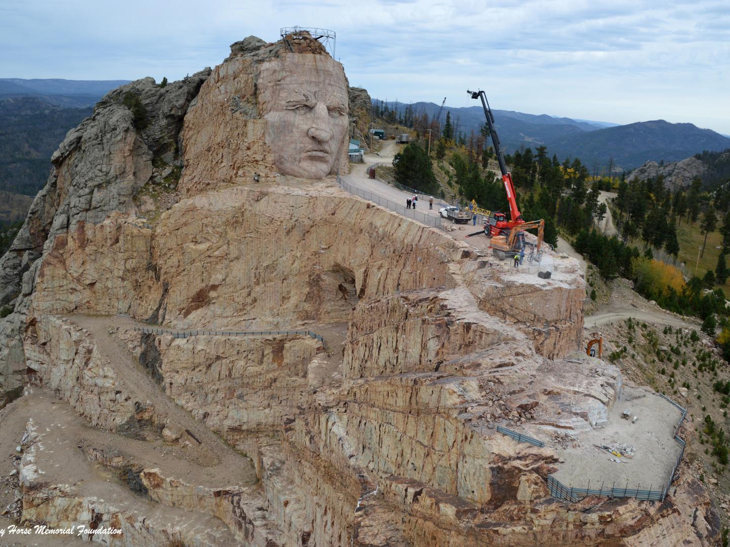 建造疯马雕像 建造疯马雕像