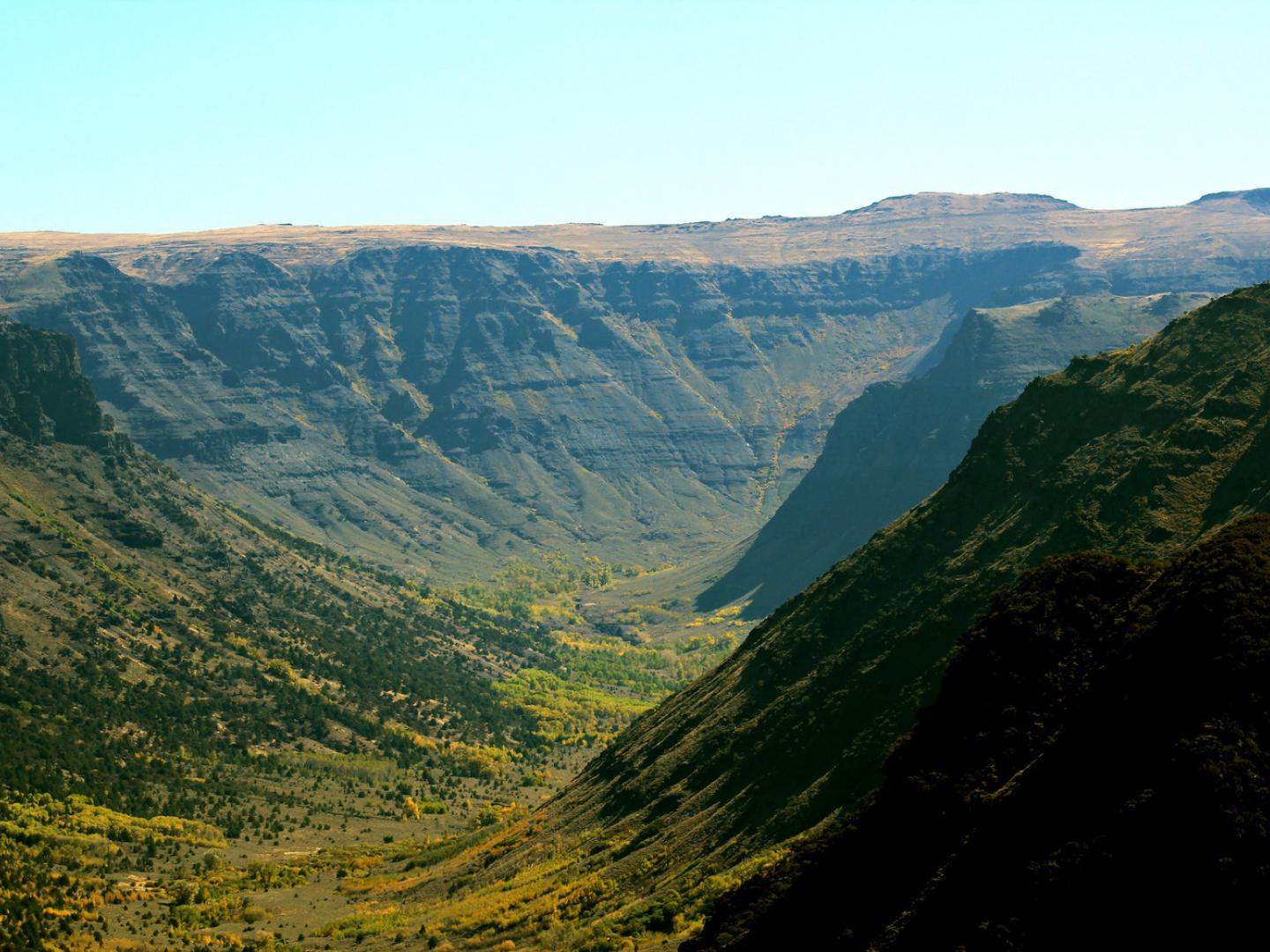斯廷山周围的地形风光