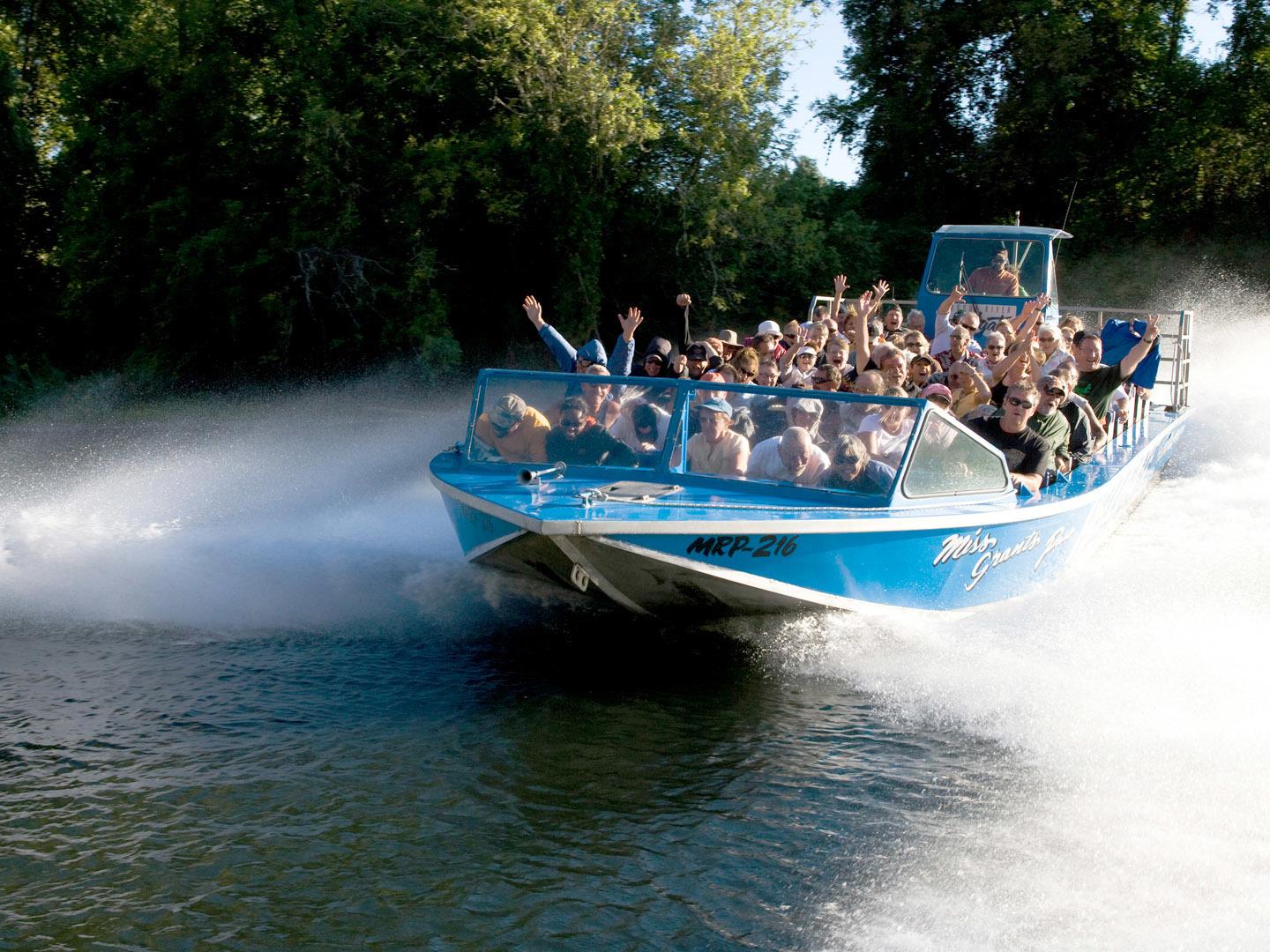 格兰茨帕斯附近的罗格河快艇之旅