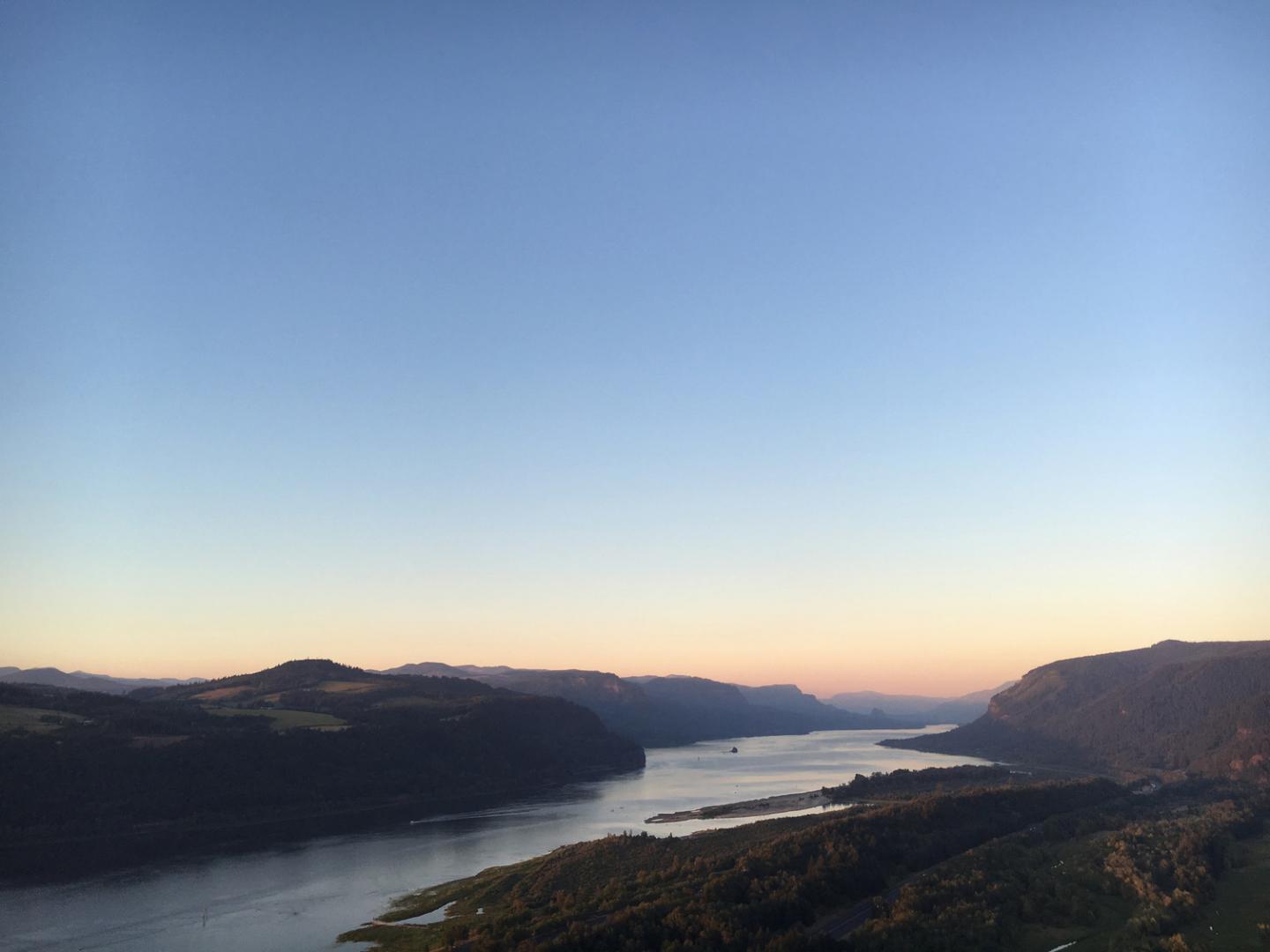 从俄勒冈州克朗波因特的观景屋欣赏到的景致