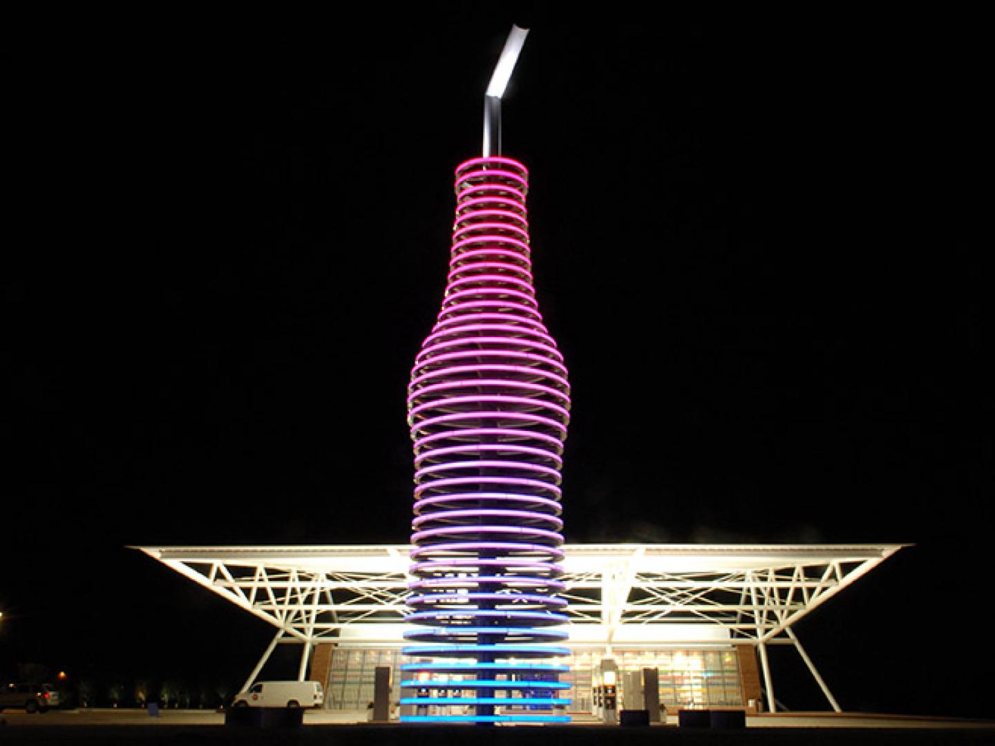 阿卡迪亚 66 号公路旁 Pops 餐厅外侧装有电灯的 20 米高苏打水瓶 阿卡迪亚 66 号公路旁 Pops 餐厅外侧装有电灯的 20 米高苏打水瓶