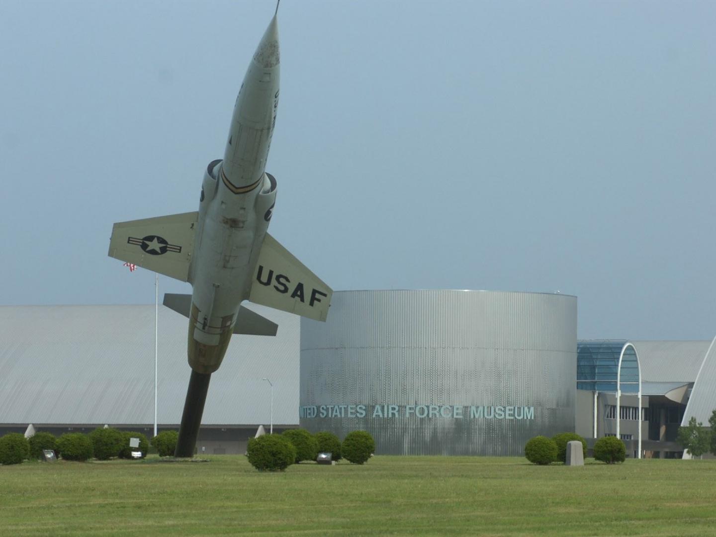 俄亥俄州代顿美国空军国家博物馆的外部 俄亥俄州代顿美国空军国家博物馆的外部