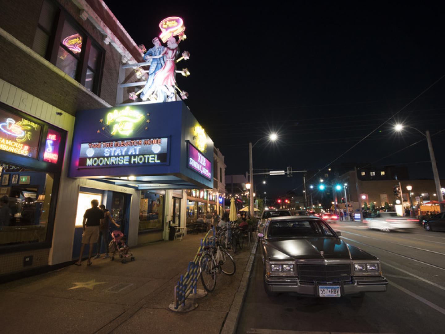 密苏里州圣路易斯 Delmar Loop 街区的蓝莓山餐厅 密苏里州圣路易斯 Delmar Loop 街区的蓝莓山餐厅