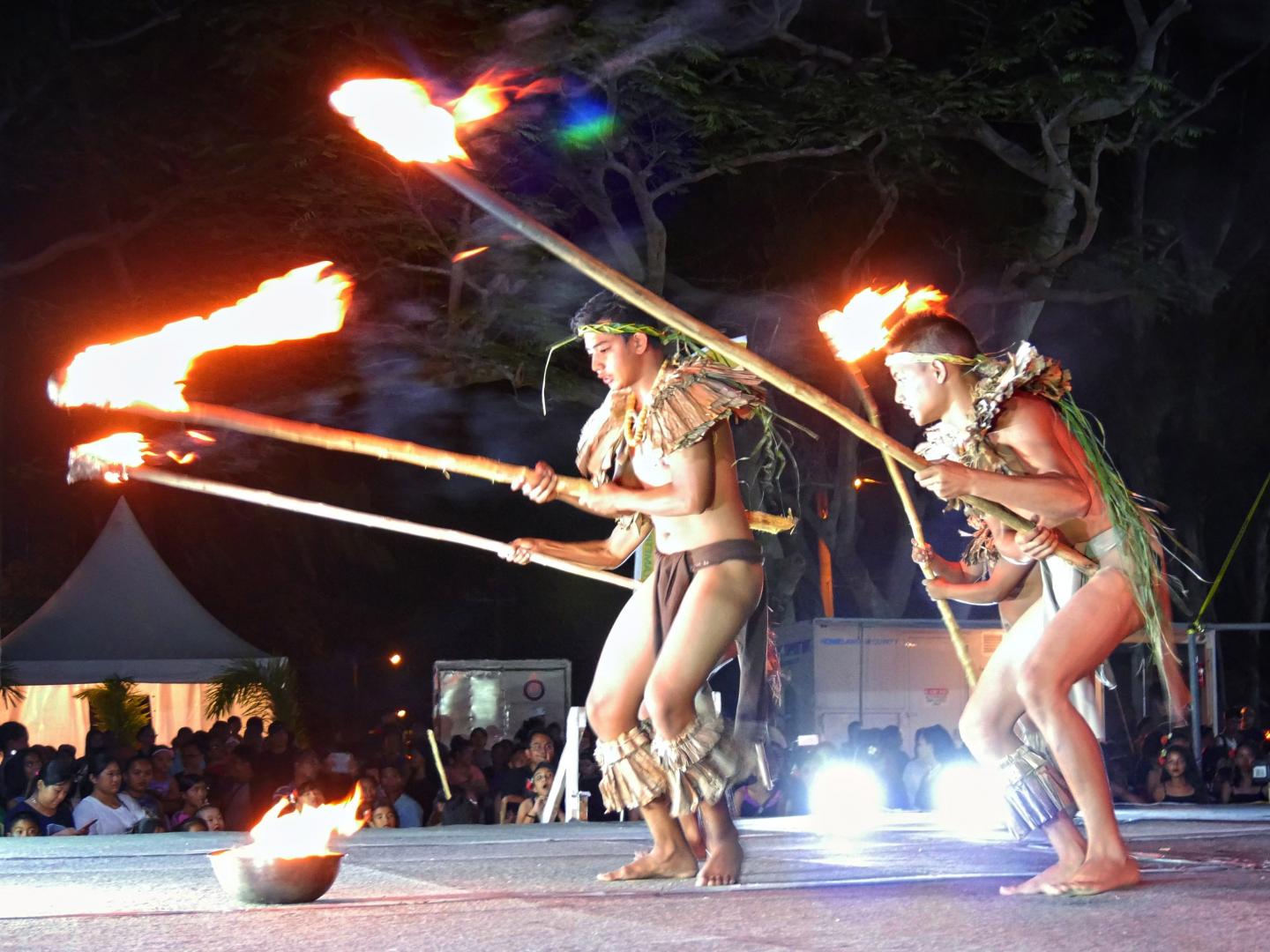 北马里亚纳群岛塞班岛火焰树艺术节期间的表演