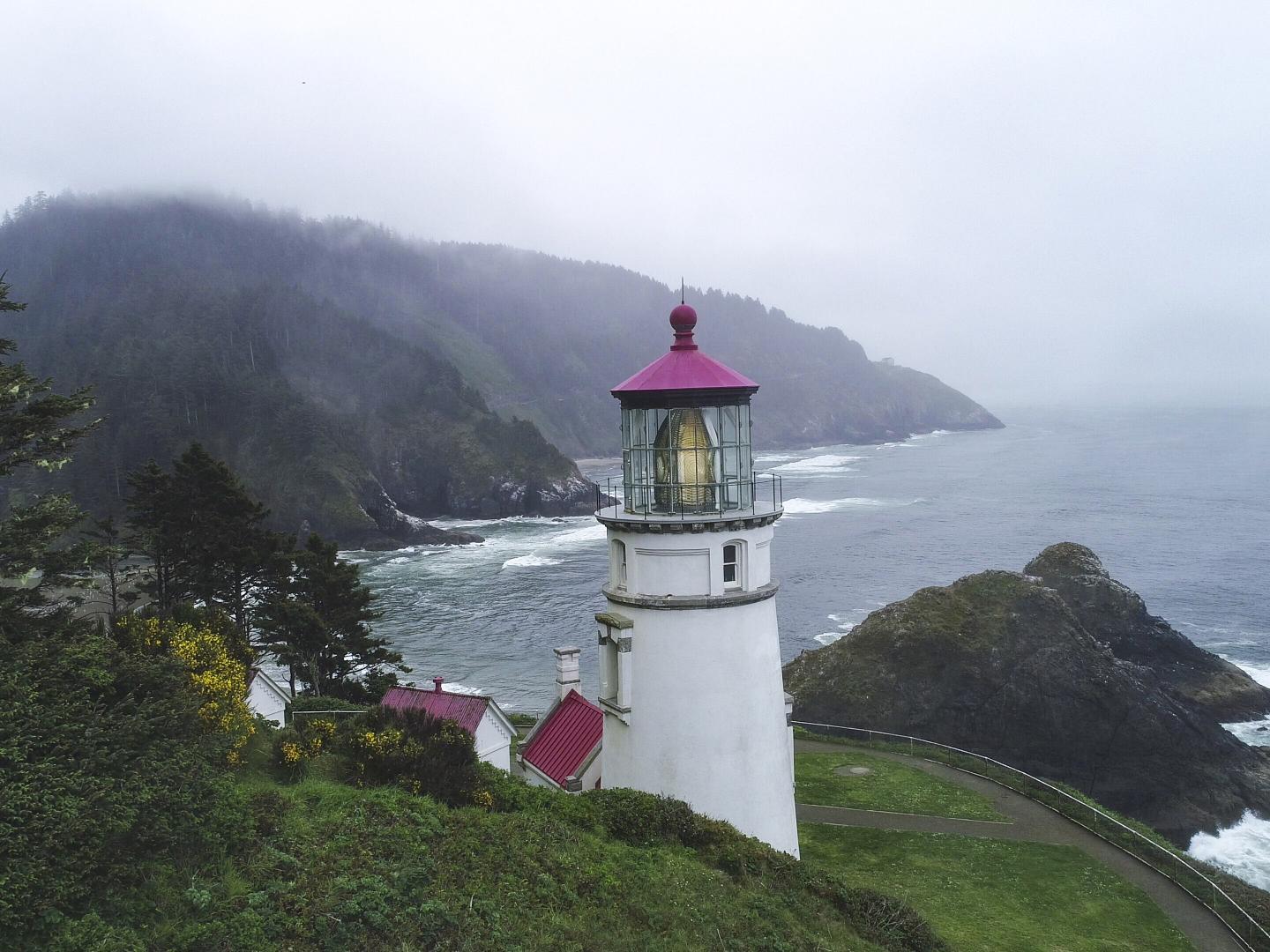 俄勒冈海岸的哈萨塔角灯塔