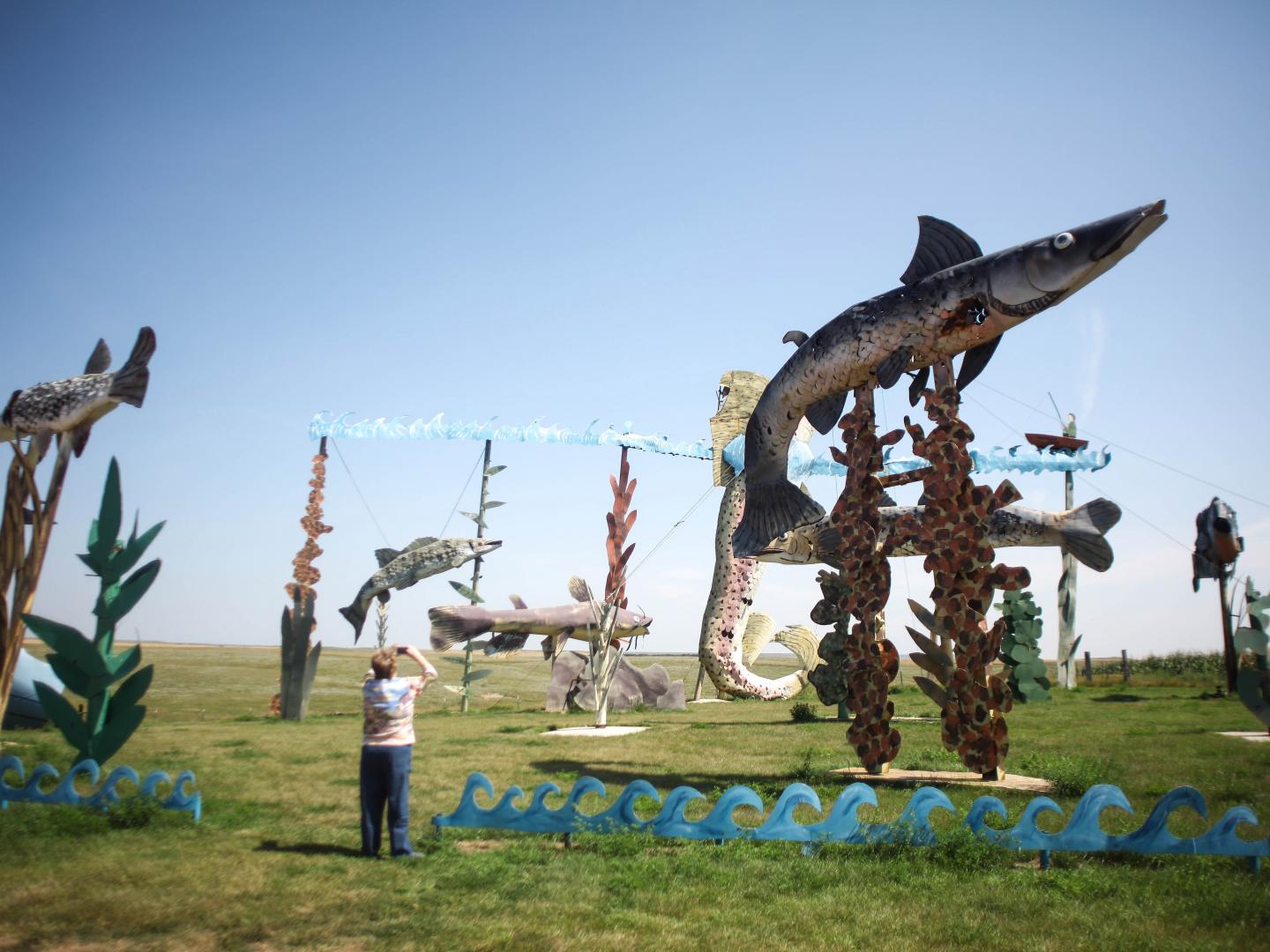 沿着北达科他州的奇幻高速公路欣赏各色雕塑品