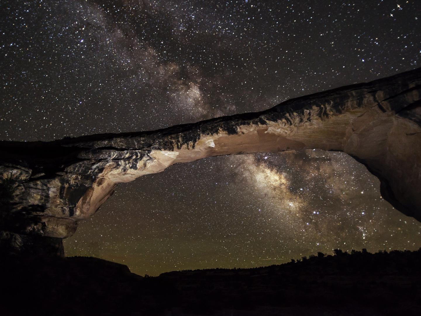 在犹他州自然桥国家纪念区观赏星空和欧瓦措摩桥 在犹他州自然桥国家纪念区观赏星空和欧瓦措摩桥