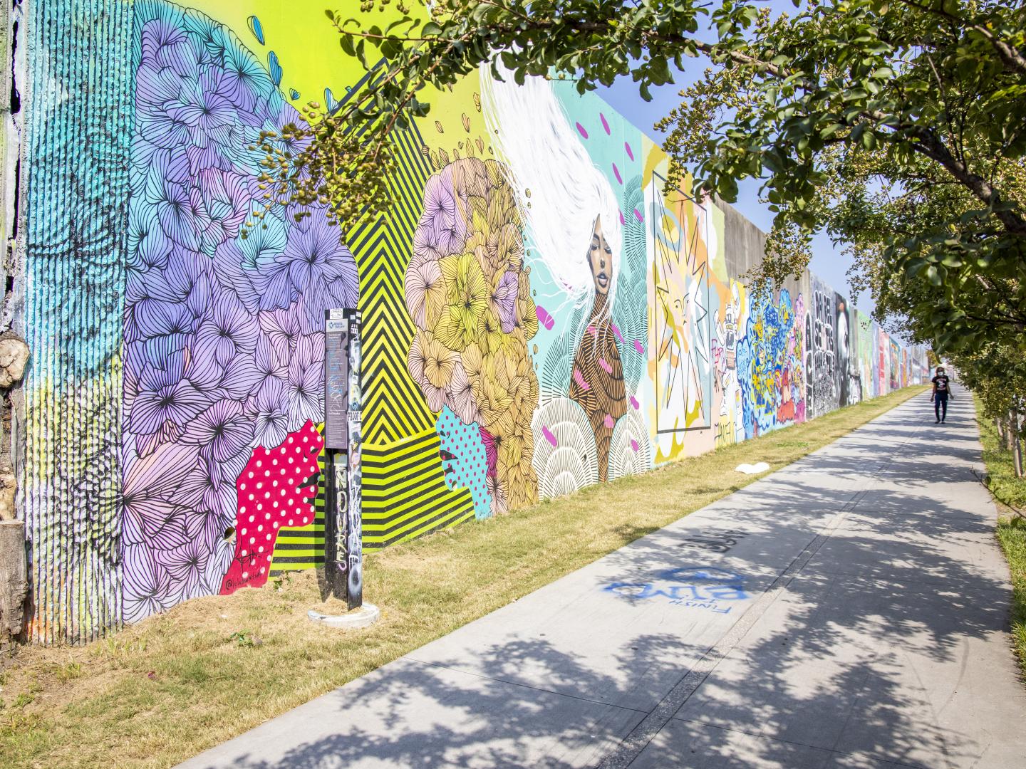 位于佐治亚州亚特兰大的环城公路沿线的壁画 位于佐治亚州亚特兰大的环城公路沿线的壁画