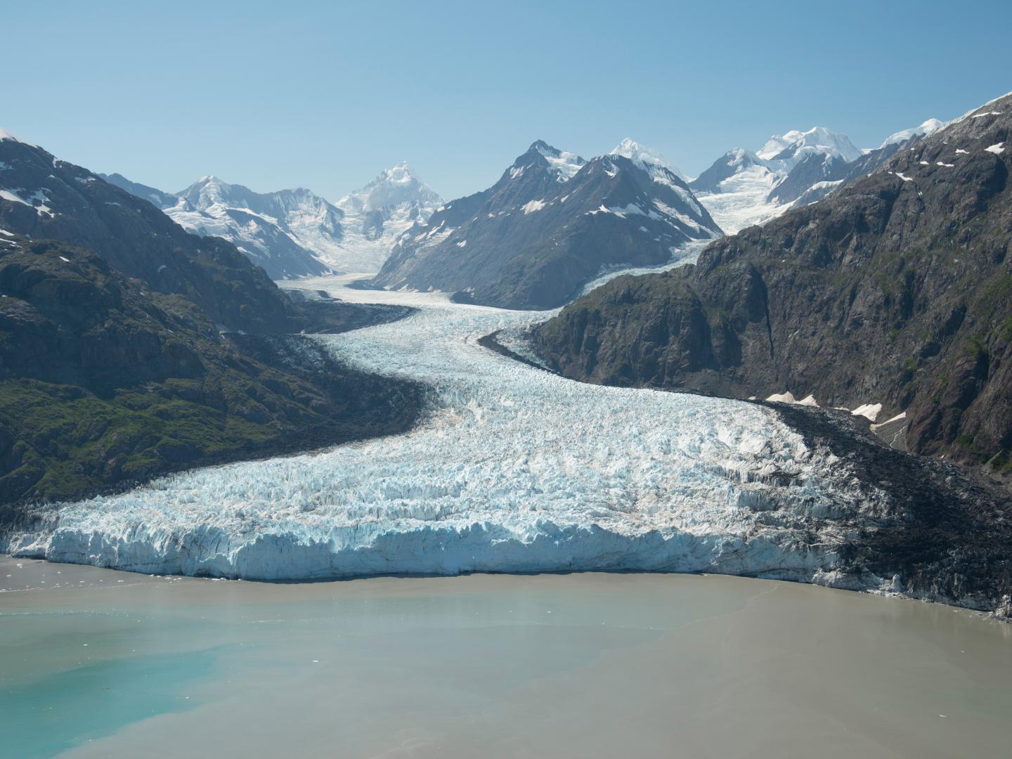 冰川湾国家公园的冰川入海