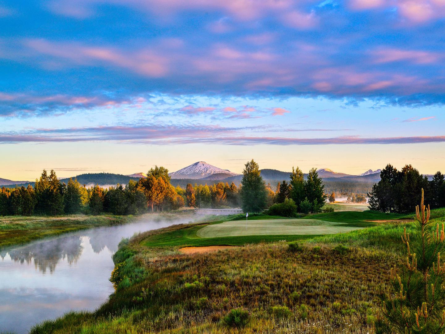 俄勒冈州森里弗 Crosswater Club 高尔夫球场的秀丽风景