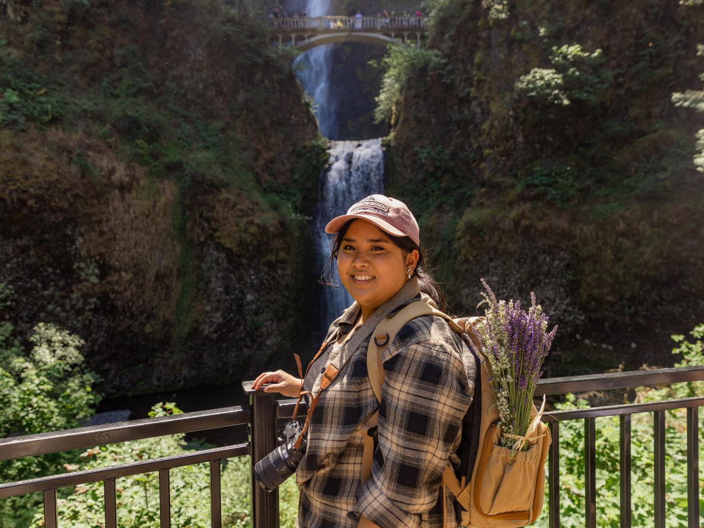 从观景台眺望俄勒冈州马特诺玛瀑布