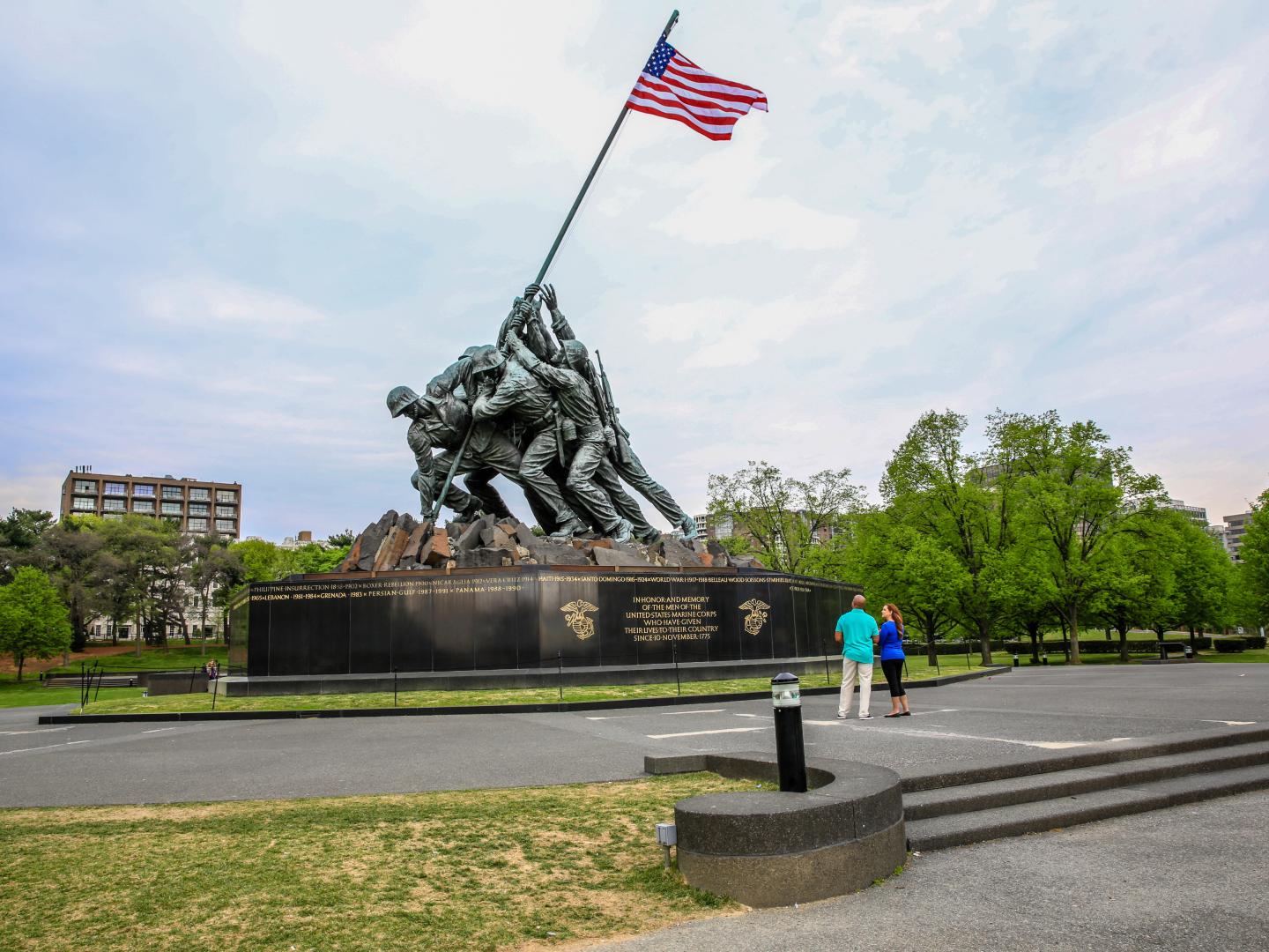 参观华盛顿哥伦比亚特区国家广场上的海军陆战队战争纪念碑 参观华盛顿哥伦比亚特区国家广场上的海军陆战队战争纪念碑