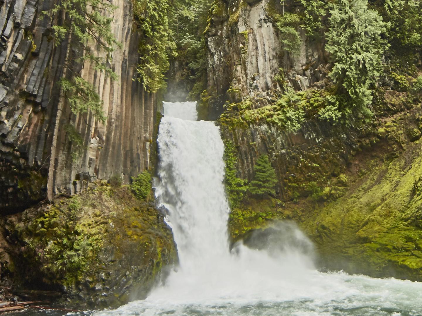 俄勒冈南部 Rogue-Umpqua Scenic Byway 风景道沿途的瀑布美景 俄勒冈南部 Rogue-Umpqua Scenic Byway 风景道沿途的瀑布美景