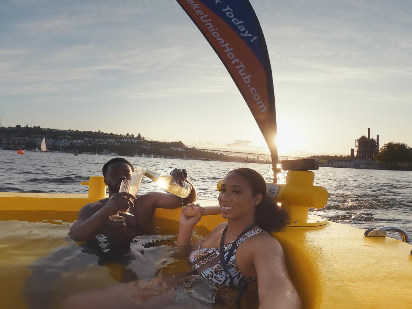 在 GoUSA TV 的节目《真爱的幸运》(Lucky in Love) 中，Percy 和 Michelle 在华盛顿州西雅图的海滨热水浴缸中放松身心