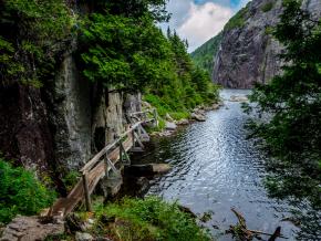 高峰荒野区内的雪崩湖步道 高峰荒野区内的雪崩湖步道