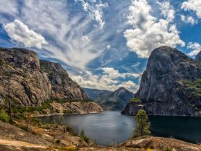 Hetch Hetchy Reservoir in Yosemite National Park Hetch Hetchy Reservoir in Yosemite National Park