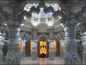 伊利诺伊州杜佩奇县的 BAPS Temple 庙 伊利诺伊州杜佩奇县的 BAPS Temple 庙